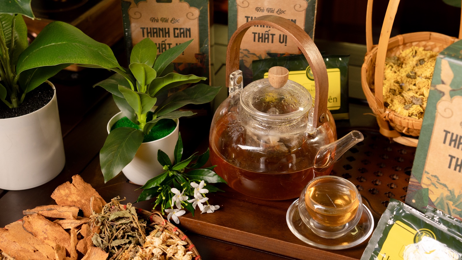 Trà thảo mộc pha ấm